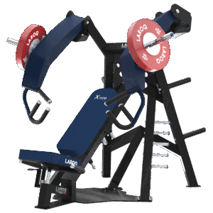 Machine de développé convergent à charge libre pour pectoraux et épaules. Cadre métallique noir, siège et dossier inclinés rembourrés bleu (logo Xtrem), bras articulés recouverts de panneaux bleus avec poignées ergonomiques, porte‑disques latéraux équipés de disques LAROQ 25 kg, supports de rangement de disques et base antidérapante. Marquage LAROQ visible sur l'assise. Vue ¾