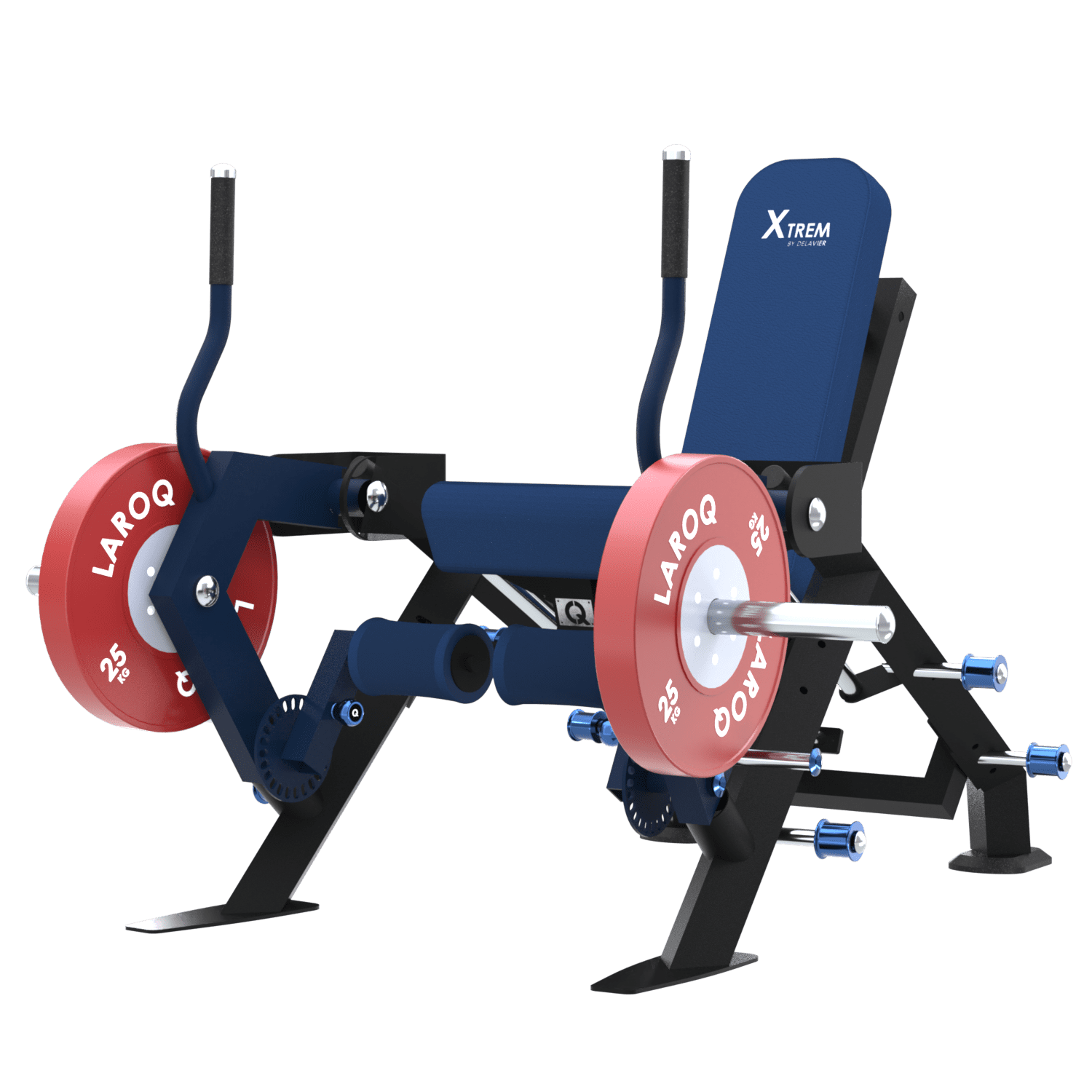 Appareil combiné extension et curl des jambes XTREM LAROQ; Châssis acier noir, siège et coussins rembourrés bleus, rouleaux de cheville et leviers articulés, porte-disques latéraux avec disques bumper rouges 25 kg, vue 3/4.
