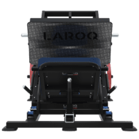 Presse à jambes inclinée 45° à charge libre. Traîneau guidé avec grande plaque de poussée et siège incliné rembourré bleu, châssis en acier noir doté d'une structure hexagonale servant de rangement pour disques, plusieurs porte‑disques latéraux chargés de disques LAROQ 25 kg et base stable pour usage intensif. Vue arrière