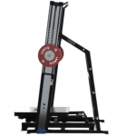 Appareil de musculation LAROQ noir et bleu : structure acier, rails guidés chromés, plateau inclinable pour exercices jambes, bras de levier et porte-disques avec disques bumper rouges 25 kg, vue de profil.