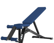Banc de musculation réglable vu de ¾ avec dossier incliné et assise rembourrée bleue, châssis métallique noir, rouleaux de mousse bleue pour appui des jambes et repères d'ajustement.