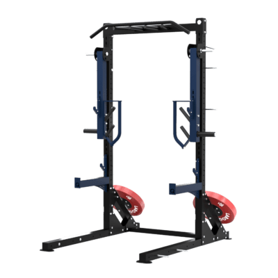 Structure de squat, développé couché et jammer ou autres, à deux montants noirs avec deux bras de jammer, barre de traction supérieure, supports J bleus, deux supports de barre, deux axes de rangement de disques, disques bumper rouges de diamètre 51. Vue de ¾