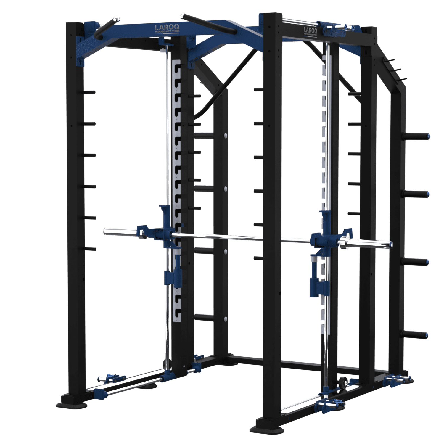 Station d'entraînement guidée LAROQ noire et bleue : structure acier, rails chromés pour barre guidée, barre olympique installée, sécurités ajustables et porte-disques latéraux, vue 3/4.