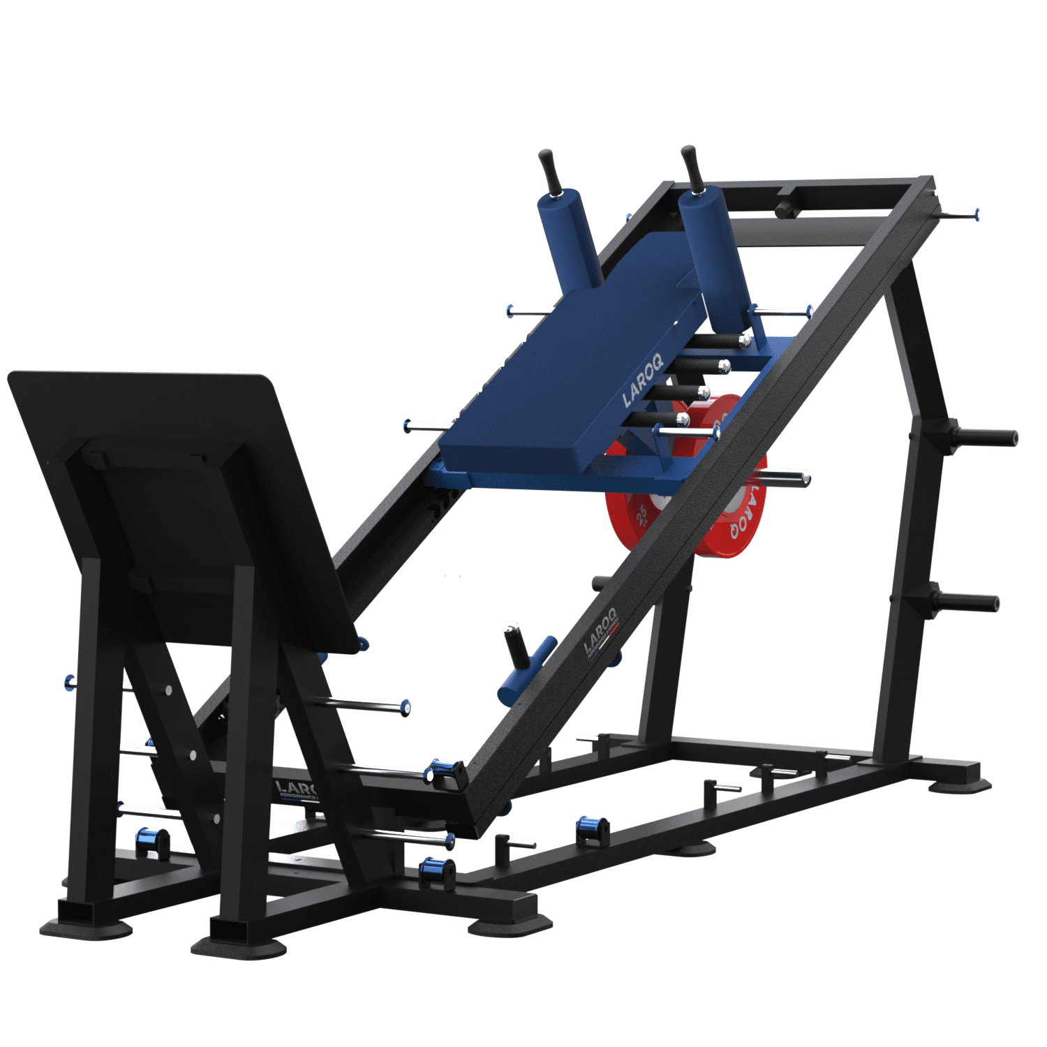 Station hack squat et leg press 45° LAROQ. Châssis acier noir, large dossier et traîneau guidé bleu (logo), plate-forme antidérapante, porte-disques latéraux avec disques bumper rouges 25 kg, réglages d'assise, vue 3/4.