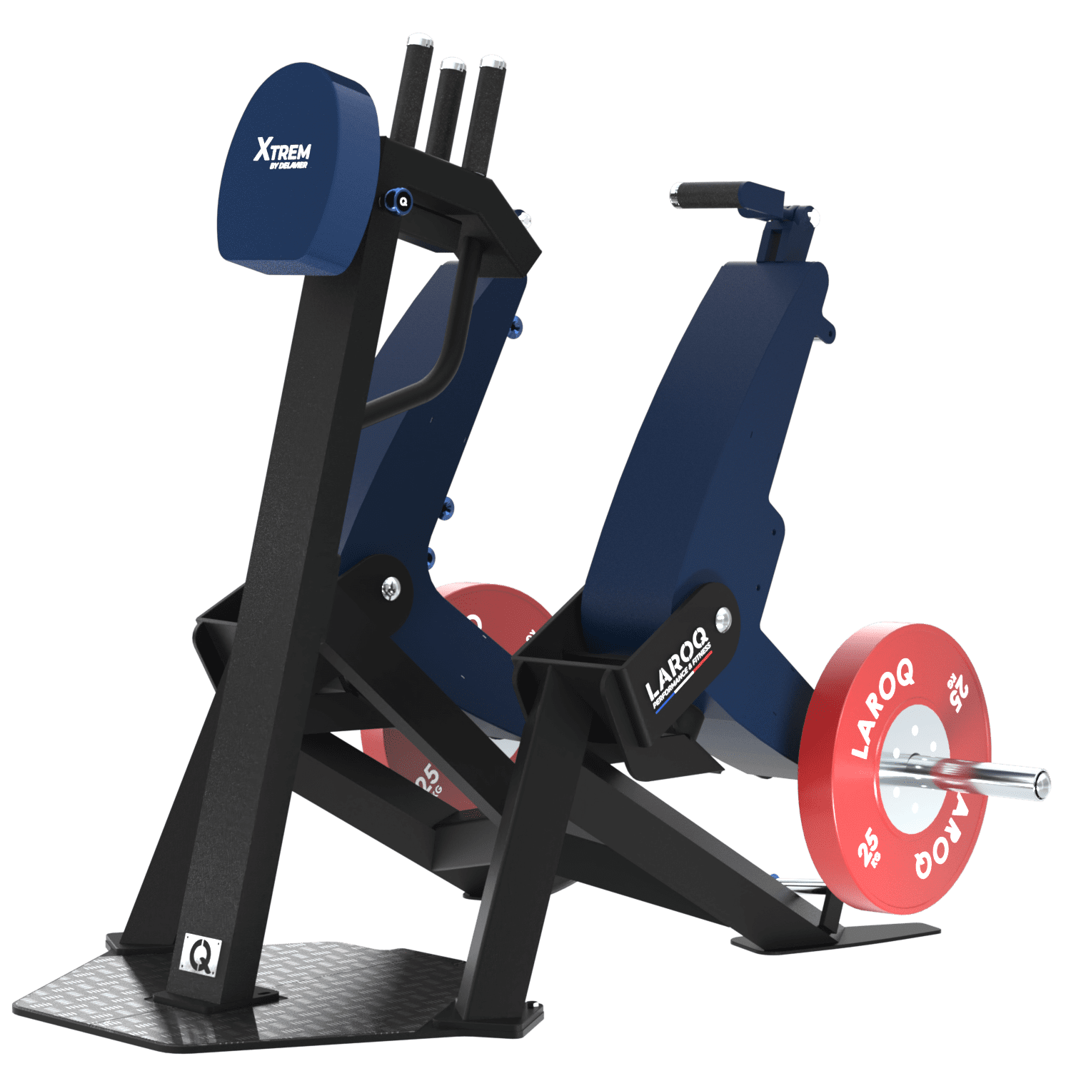 Machine de développé assis XTREM par LAROQ — cadre en acier noir, siège et dossier rembourrés bleu marine, bras articulés avec poignées et disques rouges LAROQ. Vue ¾